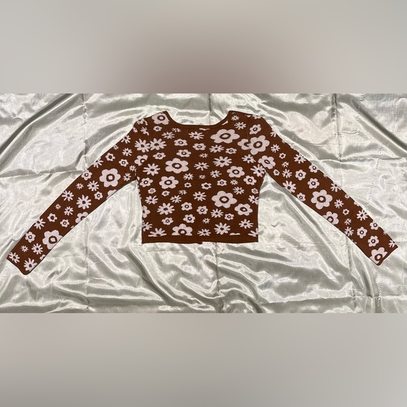 Chic Brown Floral Cardigan - Picture 2 of 5